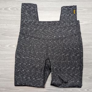 Lucy Active Leggings with Zipper Ankles Sz Small